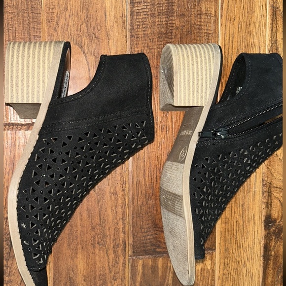 Steve Madden Black Sparkly Sandals - Picture 4 of 6